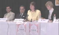 H. Zepp-LaRouche auf dem Podium in D&uuml;sseldorf