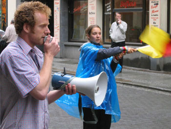 Alexander bei einer Montagsdemo